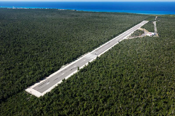 Vista aérea del Aeródromo privado "Eduardo Toledo Parra" en Cozumel, donde ocurrió accidente.