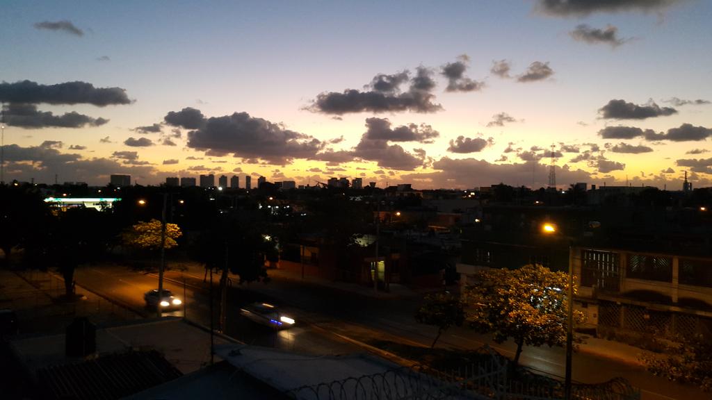 Así amaneció Cancún con el nuevo horario. 7:00 y todavía está aclarando. (Foto: @WILLYCUN)