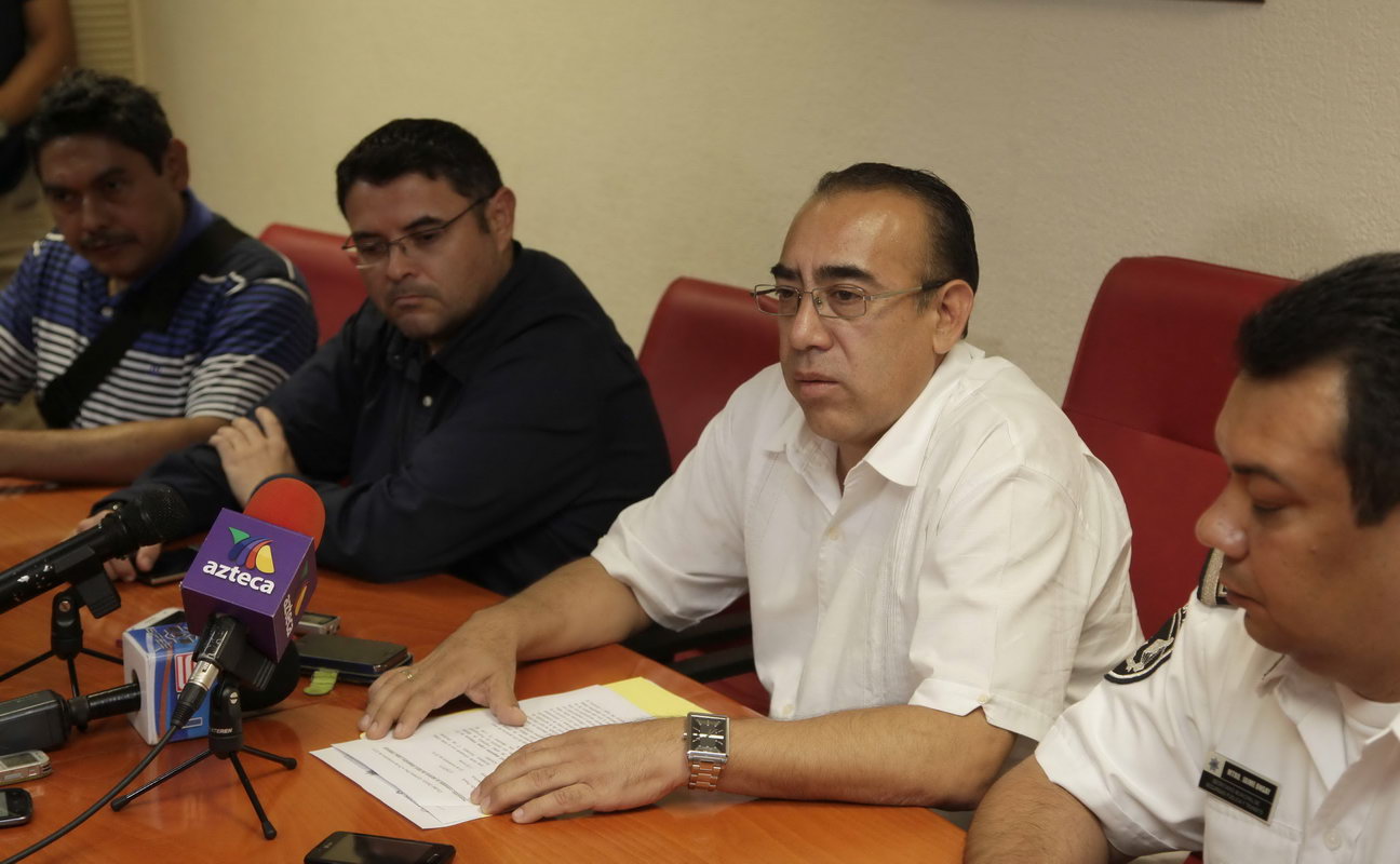 El Procurador Carlos Arturo Álvarez Escalera, durante la conferencia de prensa en Cancún.