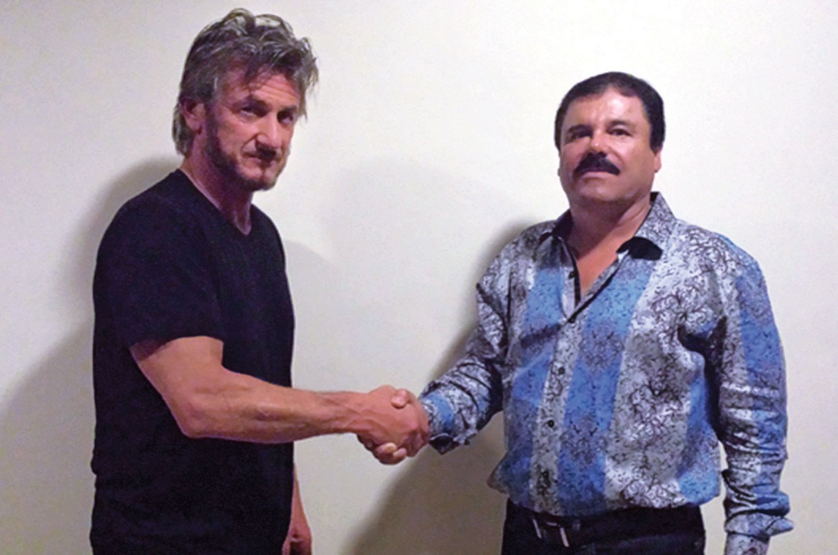 El actor estadounidense Sean Penn y el capo Joaquín 'El Chapo' Guzmán Loera en una foto supuestamente tomada en octubre del 2015.