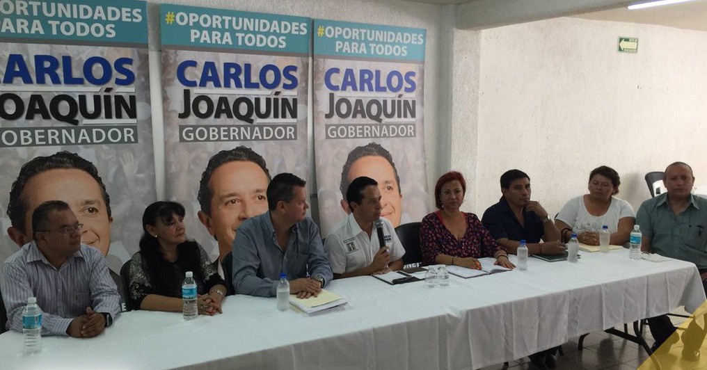Reunión de Carlos Joaquín con promotores de candidaturas independientes.