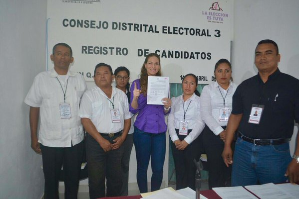 Niurka Sáliva, esposa de Gregorio Sánchez, fue inscrita como candidata a la diputación local por el Distrito 03.
