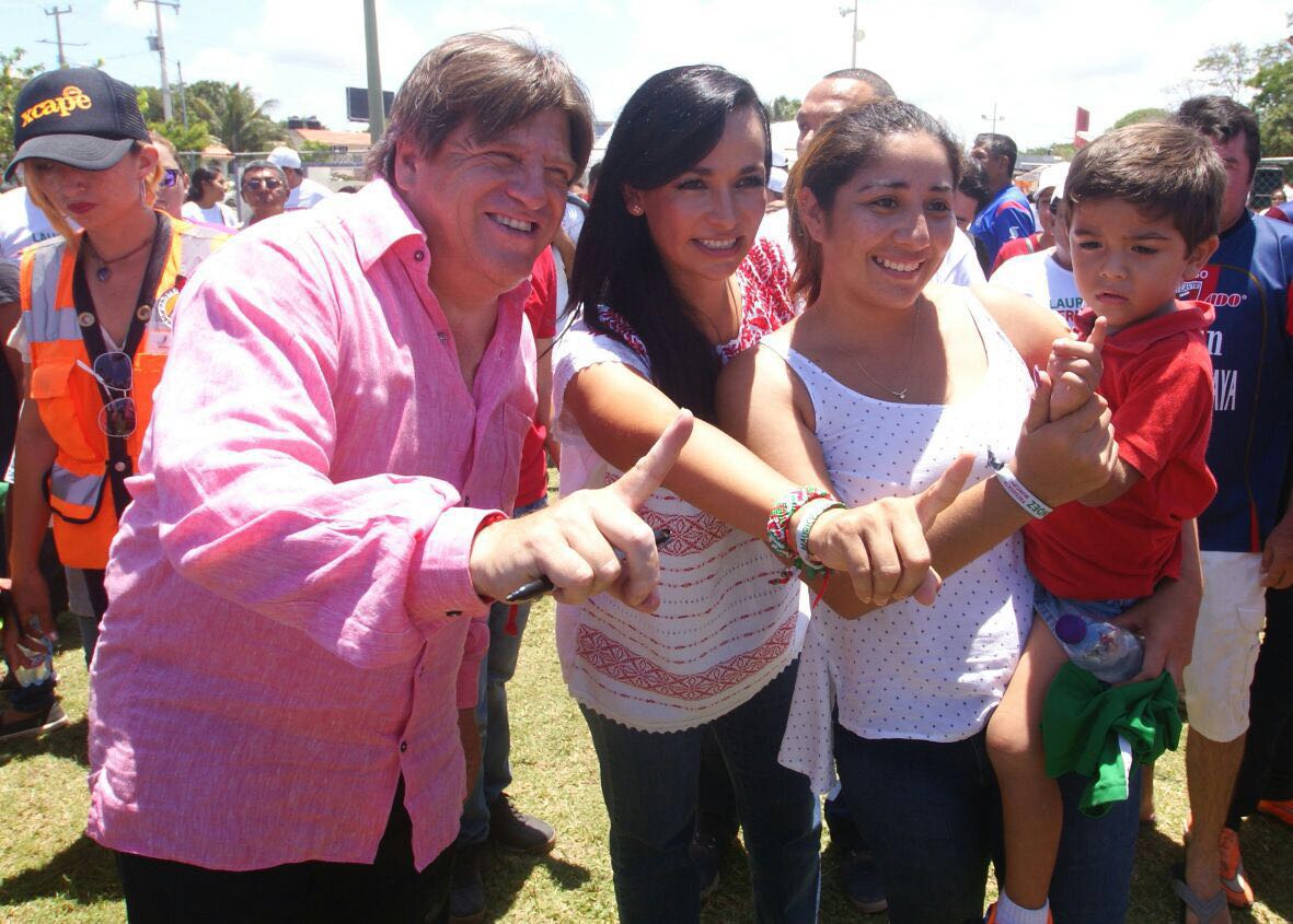 El ex director técnico de la Selección Nacional, Miguel Herrera, estuvo en Puerto Morelos para dar su apoyo a la candidatura de Laura Fernández Piña.