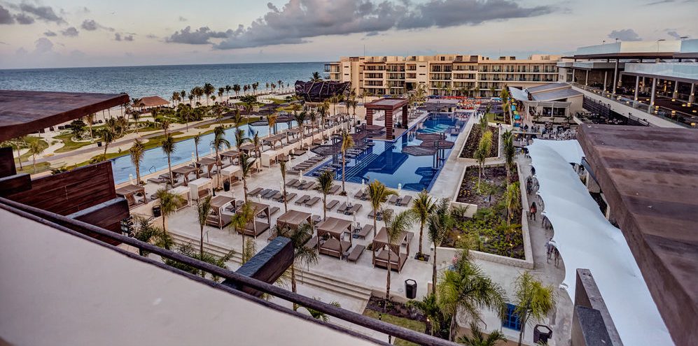 Vista del Hotel Royalton Riviera Cancún donde hoy sesionará el Congreso de Quintana Roo.