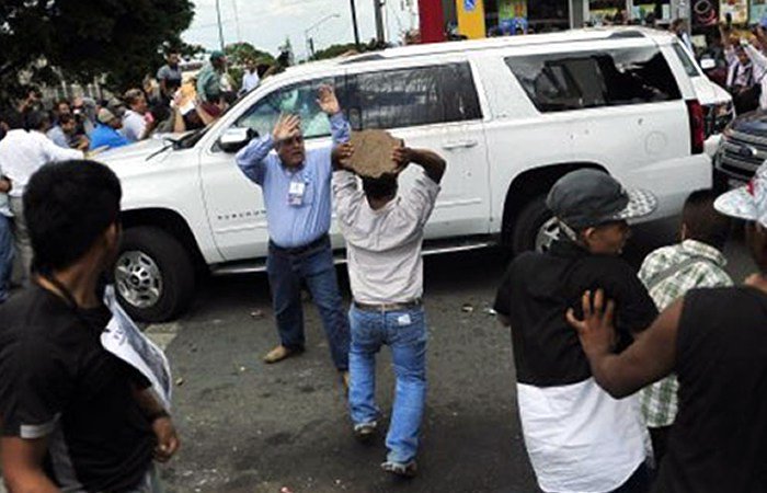 La gresión en Veracruz a la camioneta con líderes nacionales del PAN y el gobernador electo de Veracruz.