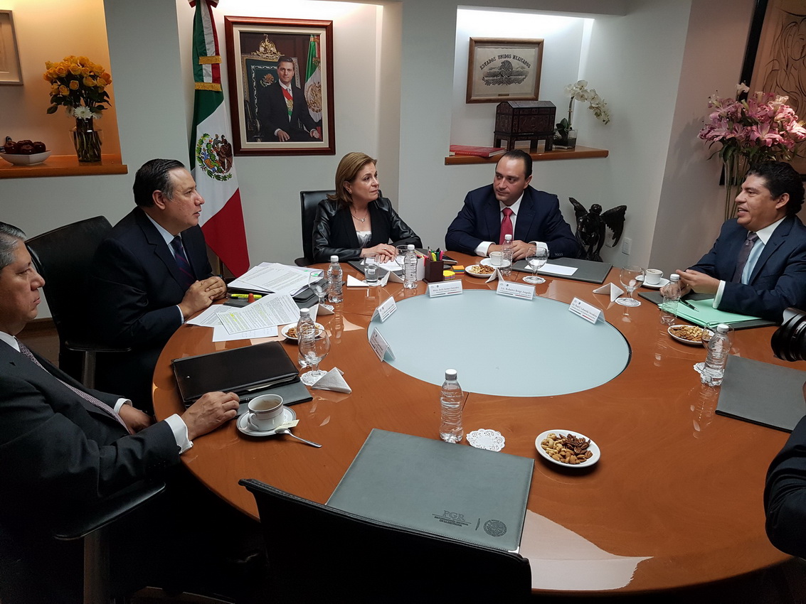 En la reunión entre la procuradora Arely y el Gobernador Borge estuvo presente consejero jurídico del gobierno del Estado, Raúl Labastida Mendoza, y el subprocurador Sandoval.