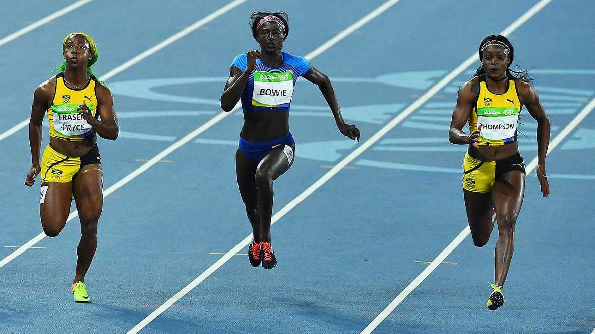 Carrera de los 100m lisos femeninos en Río 2016: de izquierda a derecha, Shelly-Ann Fraser-Pryce (Jamaica), bronce; Tori Bowie (EE.UU), plata, y Elaine Thompson (Jamaica), oro. 
