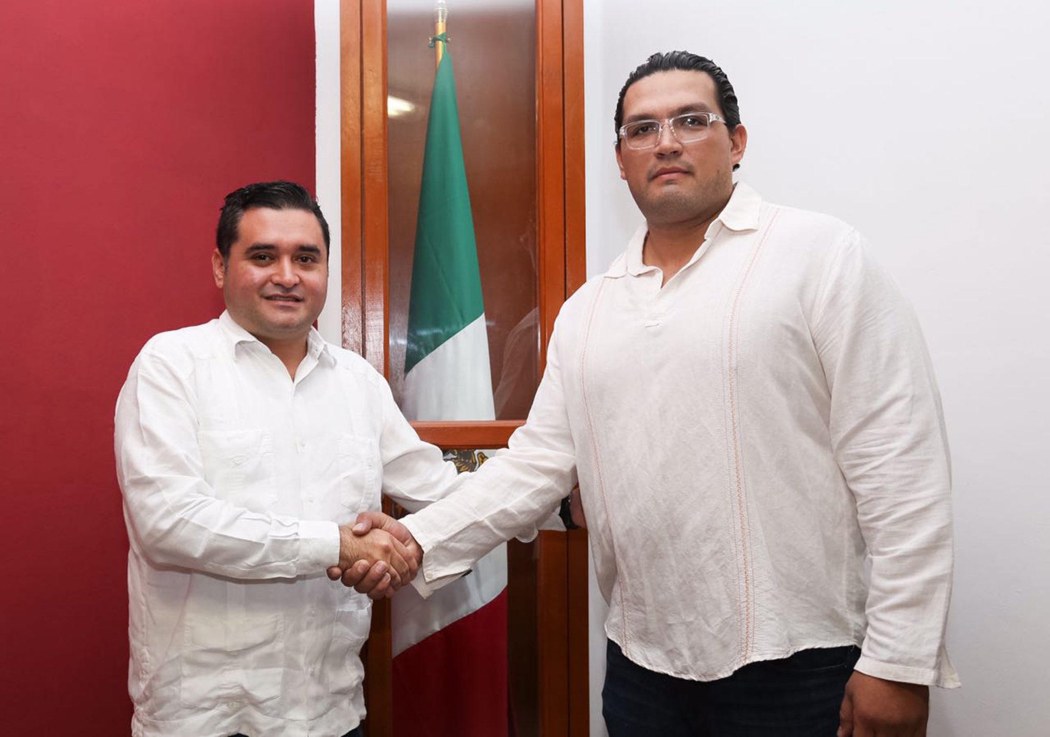 Mauricio Rodríguez Marrufo da posesión a Salim Pacheco Mendoza como nuevo director de 'El Torito'.