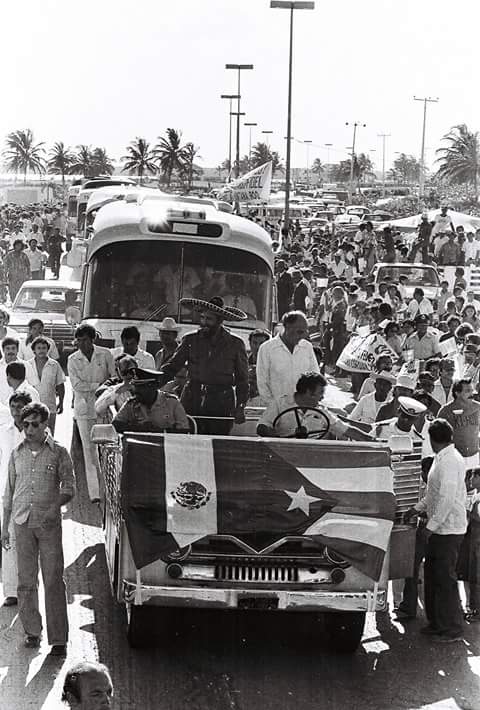 Fidel Castro en Cancún junto con el ex presidente mexicano José López Portillo. (Foto: Jorge González Durán)