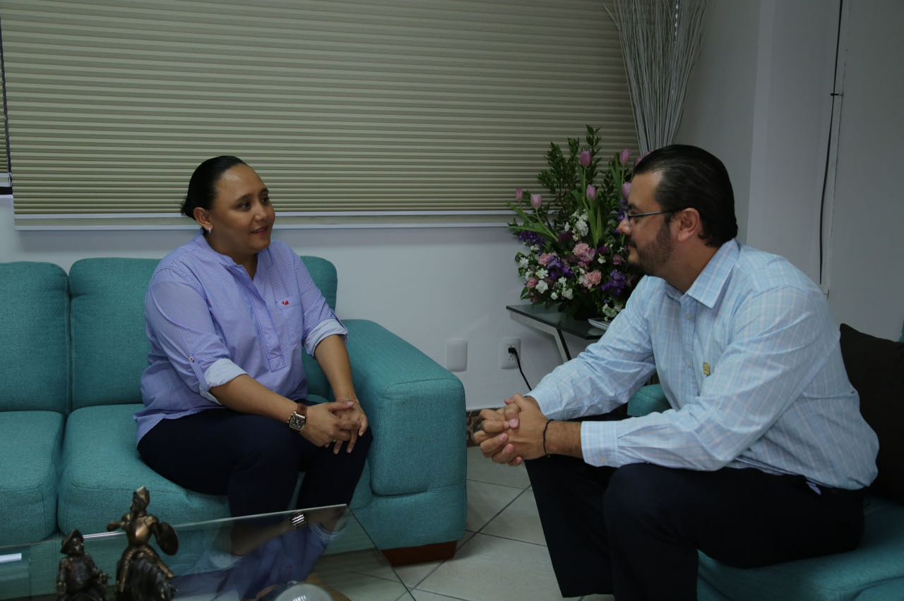 La Alcaldesa Cristina Torres con el Procurador de Protección al Ambiente de Quintana Roo, Miguel Nadal Novelo.
