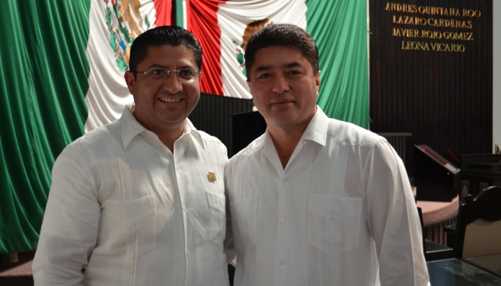 Víctor Vivas, presidente del Teqroo, y el Senador Félix González Canto. Ambos son parientes.