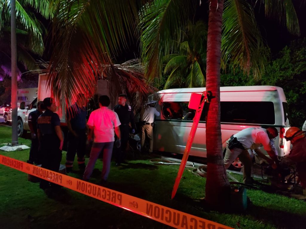 Aparatoso Accidente Deja Dos Personas Heridas En La Zona Hotelera De