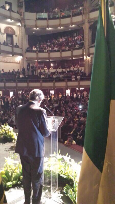 Tras la bandera, el discurso de Cuautémoc Cárdenas. Una foto tomada por la diputada perredista por Quintana Roo, Graciela Saldaña.