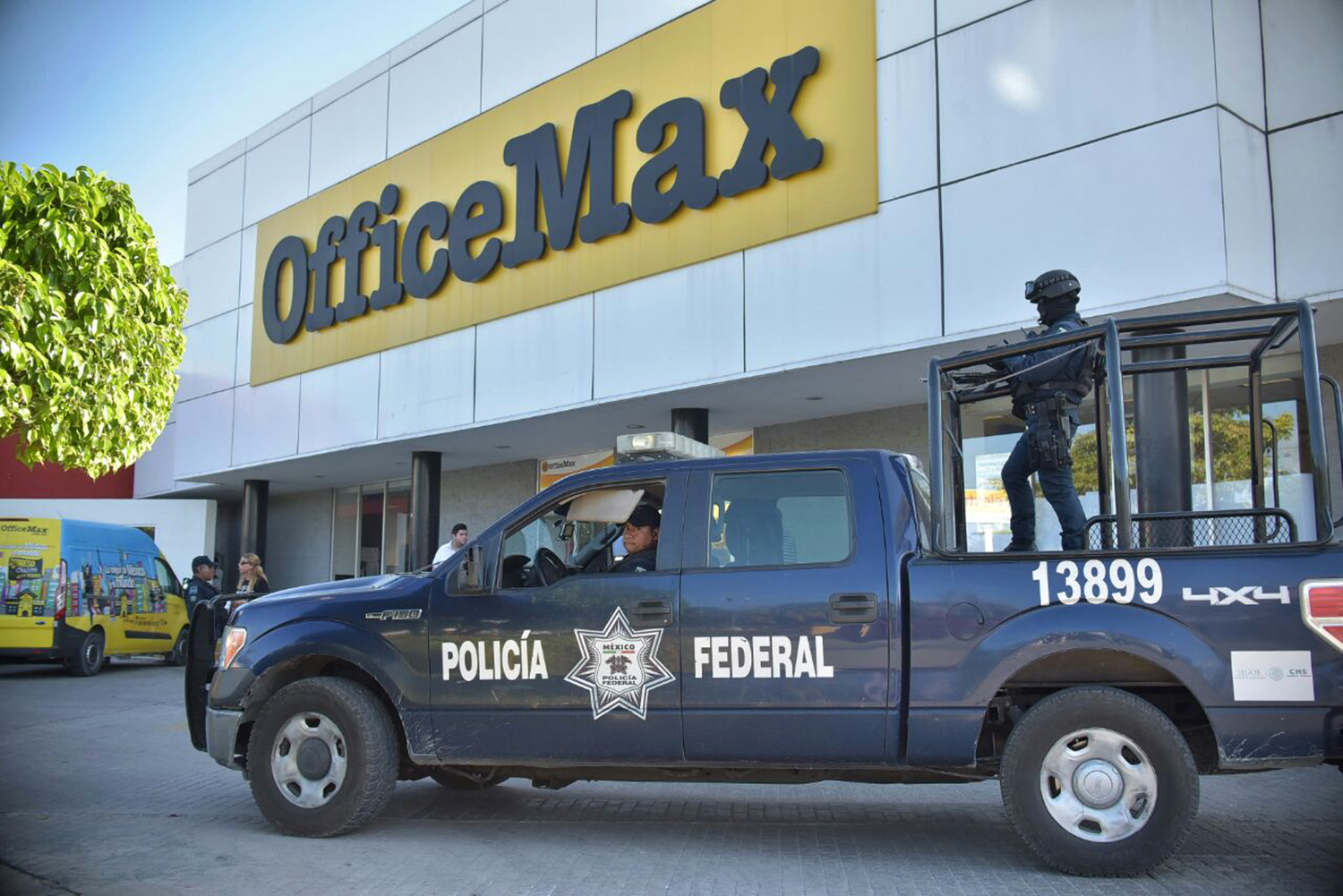 ACTUALIZACIÓN | Robo a mano armado en Office Max de Cancún fue a una  cuentahabiente que retiró $56 mil de una sucursal bancaria y entró a la  tienda a sacar copias - Noticaribe
