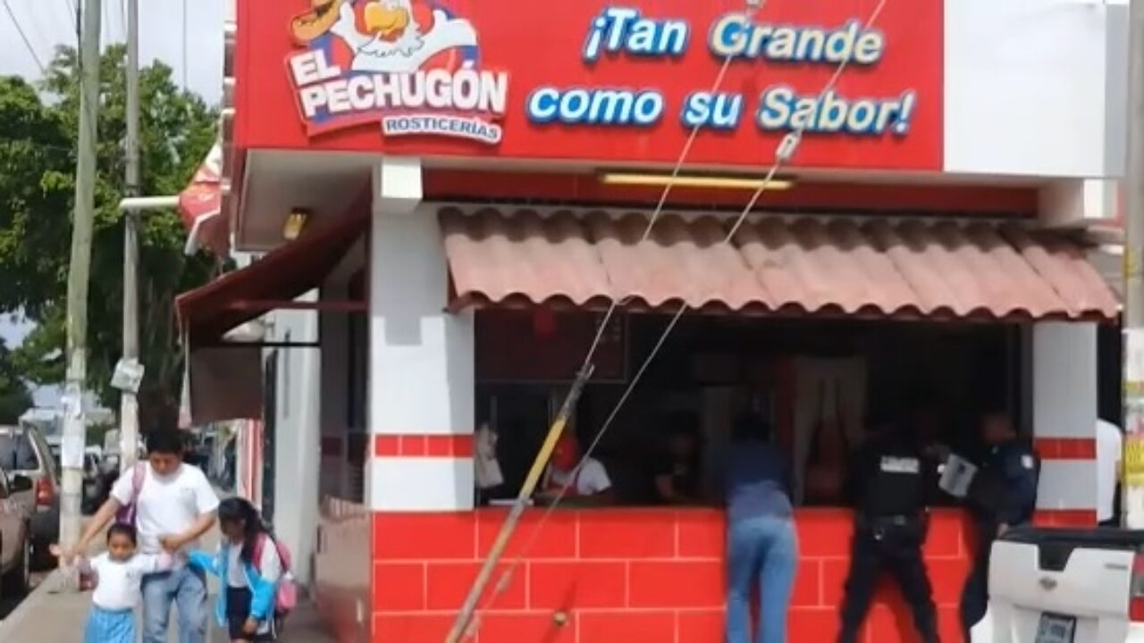 LE ROBAN 25 MIL PESOS A 'EL PECHUGÓN: Empistolado consuma asalto en  pollería de la Región 105 de Cancún - Noticaribe
