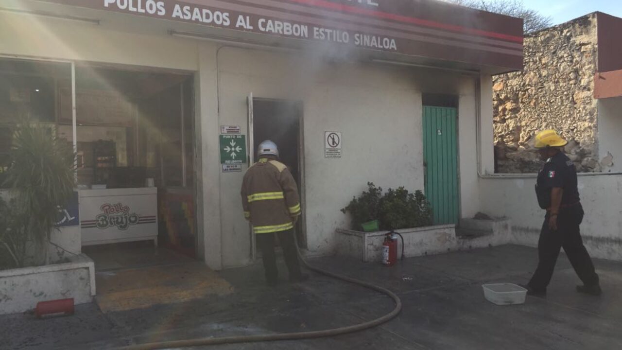 Un trabajador herido y daños por incendio en el Pollo Brujo de Mérida -  Noticaribe