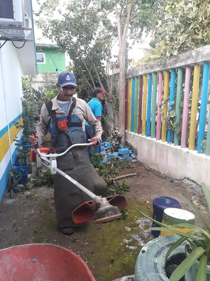 realizan limpieza en escuelas de Puerto Morelos