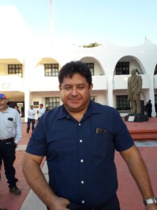 Se manifiestan telefonistas de Cancún en el palacio municipal
