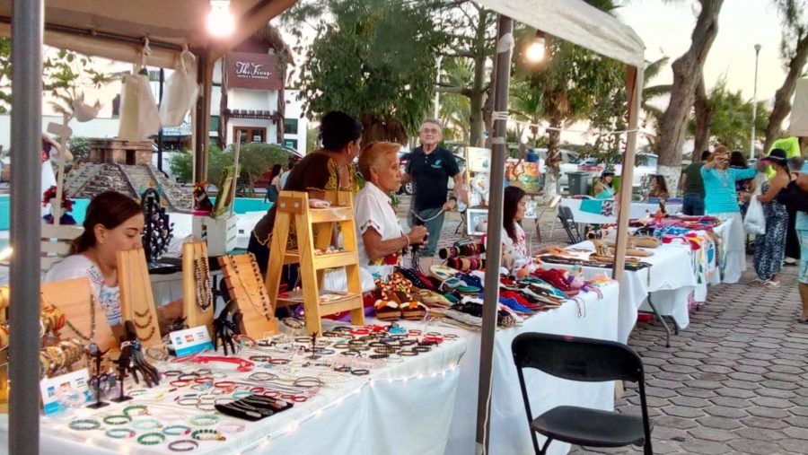 realizan exhibición de productos gastronómicos, artísticos y artesanales en el Tianguis de Artesanos y Productores de Puerto Morelos