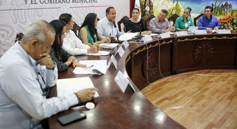 Diputados federales se reúnen con Juan Carrillo Soberanis en Isla Mujeres