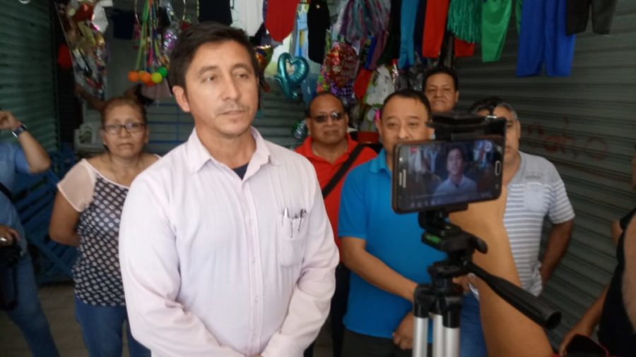 Tras conflicto de ambulantes con inspectores, los comerciantes exigen la destitución del director de Fiscalización de Othón P. Blanco