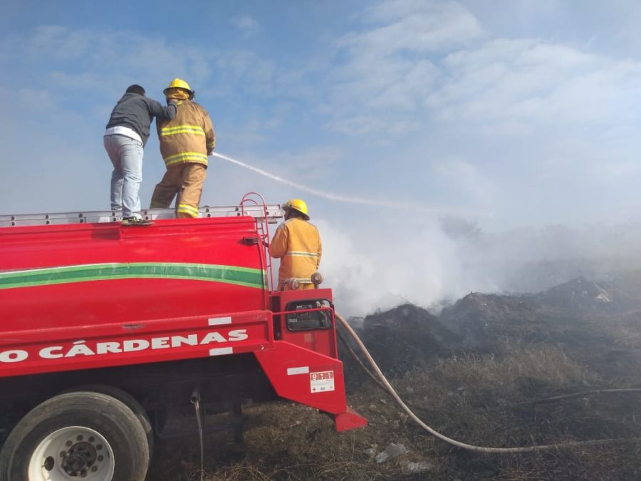 Elementos de Protección Civil logran controlar incendio en basurero de Kantunilkín