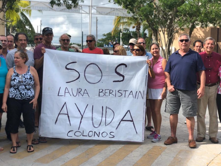 Habitantes de Puerto Aventuras piden a Laura Beristain que los ayude, ante cierre del acceso público a la playa