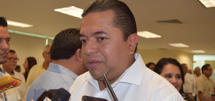 Emiliano Ramos celebra el fallo contra Paula González Cetina, acusada del delito de peculado