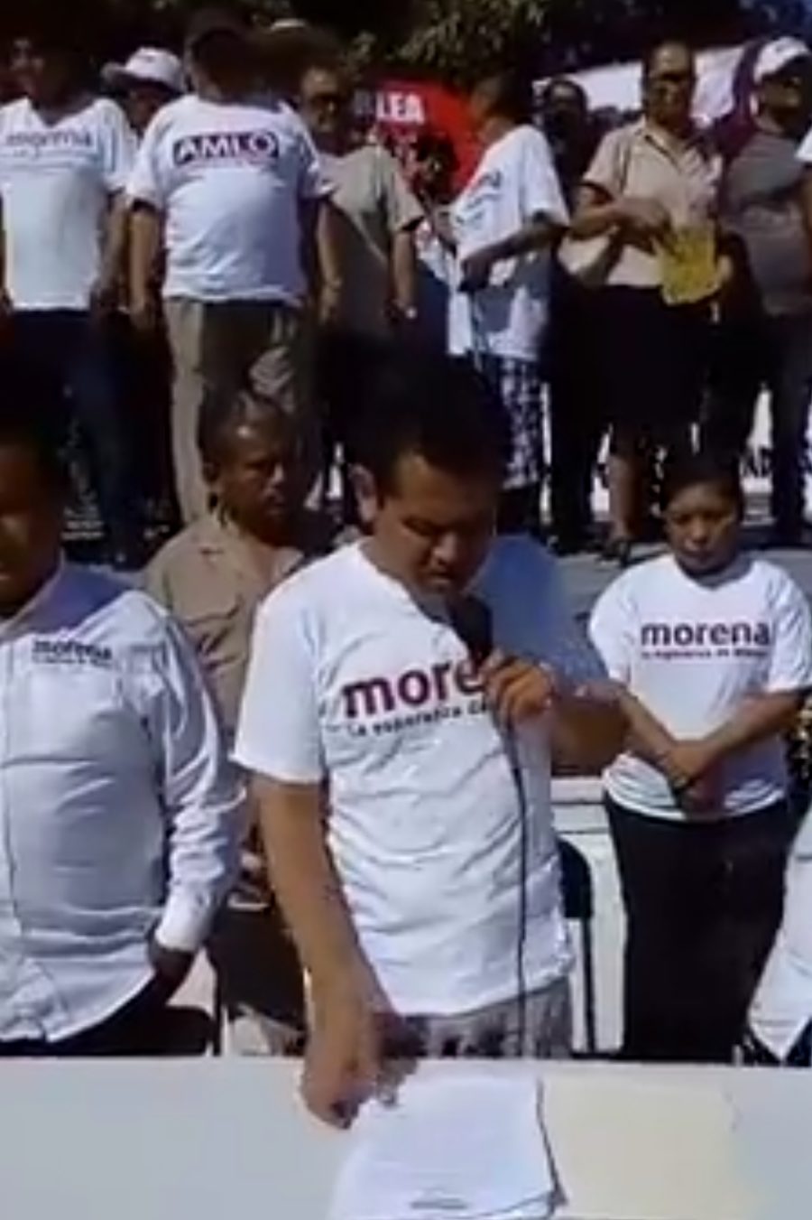 Militantes de Morena reúnen firmas contra la coalición del PVEM y PT