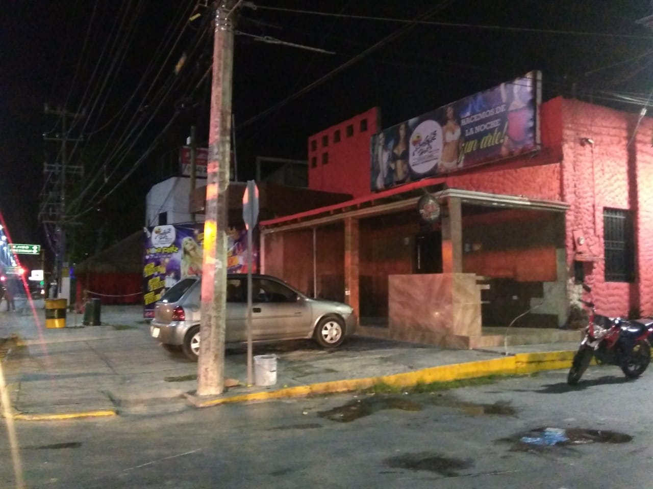 Sujetos en taxi de Tulum balean centro nocturno de Playa del Carmen -  Noticaribe