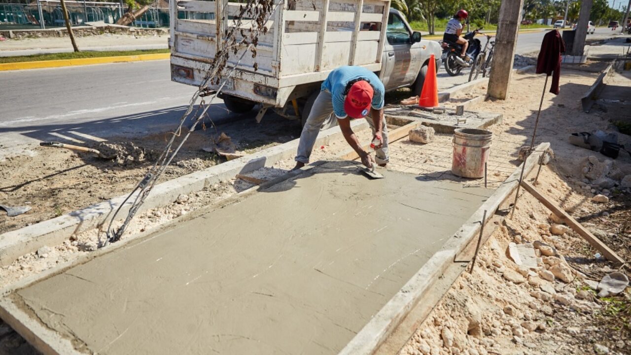 Reconocen habitantes inversión para el mejoramiento de calles y avenidas de  la colonia Miraflores en Cozumel - Noticaribe