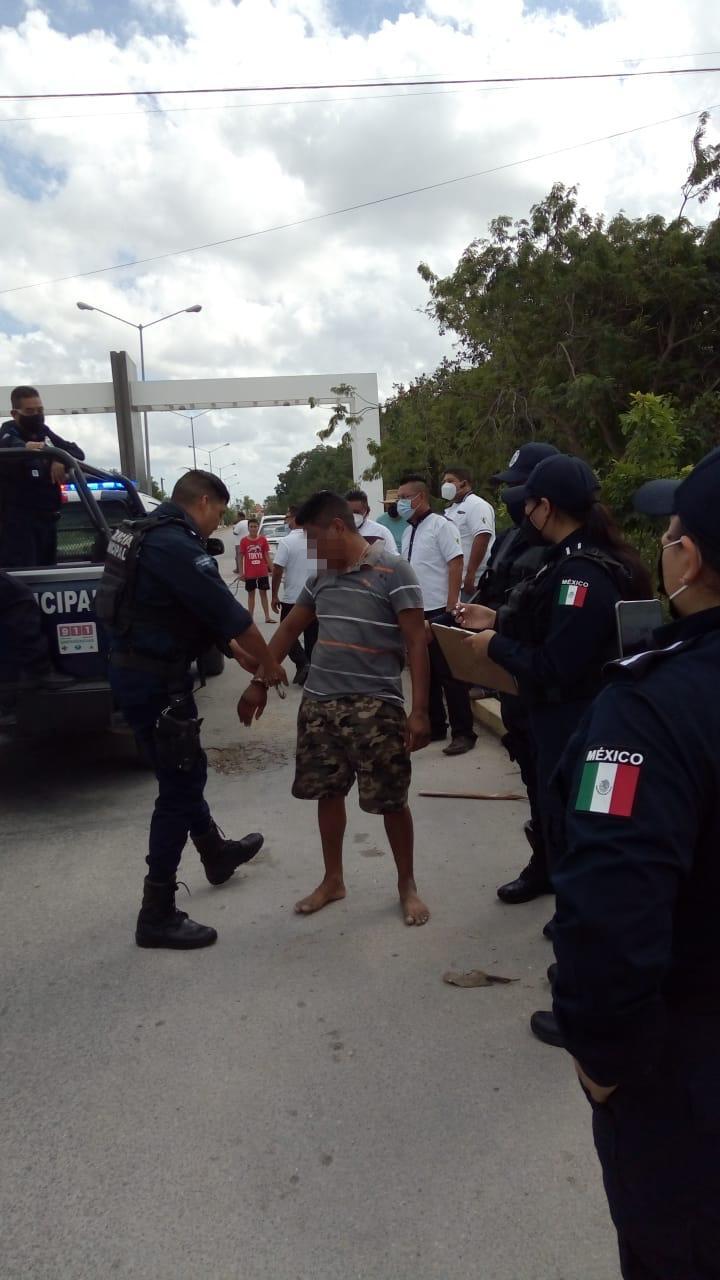Resultado de imagen para CANSADOS DE LA INSEGURIDAD: Detienen ciudadanos y dan escarmiento a presunto asaltante en Cancún