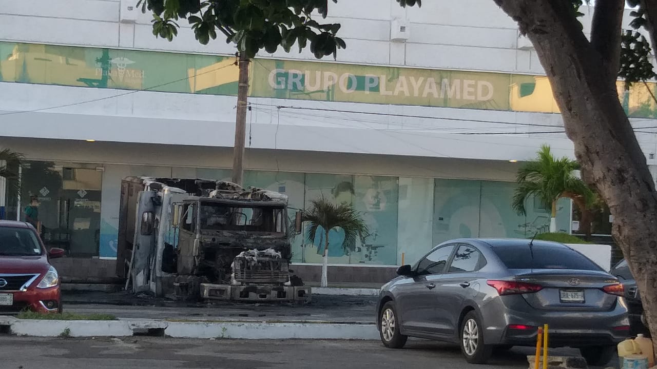 ATACAN HOSPITAL EN CANCÚN: Queman dos ambulancias y dejan amenazas por no  pagar derecho de piso contra clínica privada Playamed | Noticaribe