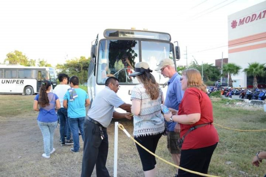 Retiran a camión de Uniper en Cozumel por brindar servicio turístico -  Noticaribe