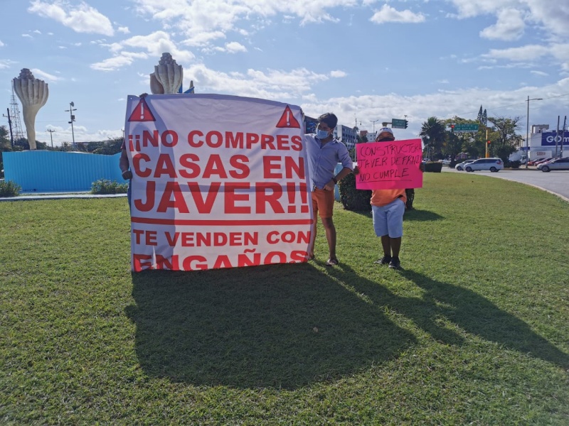 Se manifiestan clientes de Casas Javer en Cancún por mala calidad de  viviendas - Noticaribe
