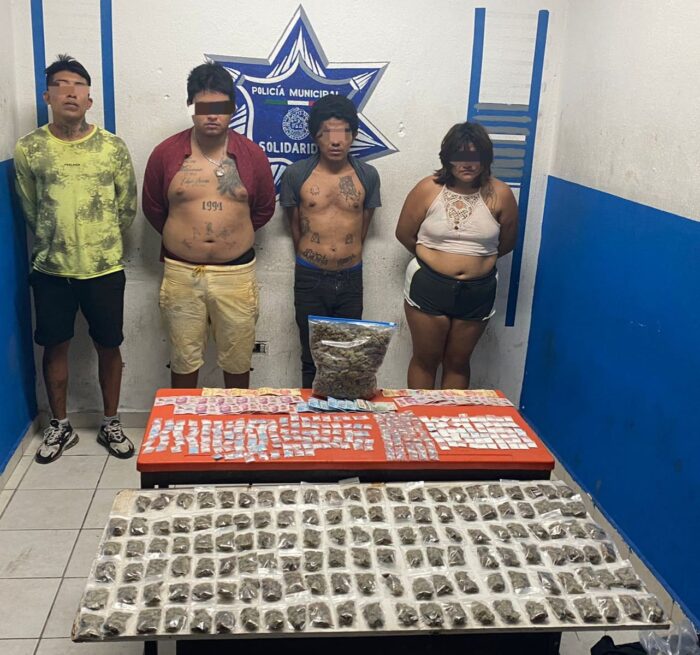 SEGUIMIENTO | Confirman detención de tres hombres y una mujer con 360 dosis  de drogas tras la ejecución de un hombre anoche en Villas del Sol, en Playa  del Carmen - Noticaribe