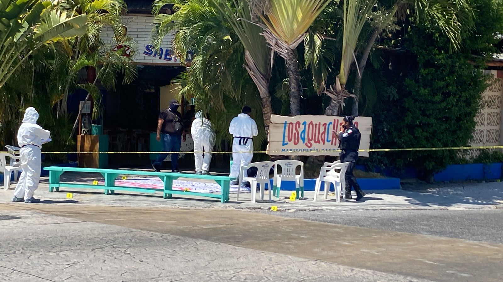 ATAQUE EN 'LOS AGUACHILES': Asesinan a guardia de seguridad afuera de  restaurante de mariscos en Cancún; dejan manta con amenazas - Noticaribe