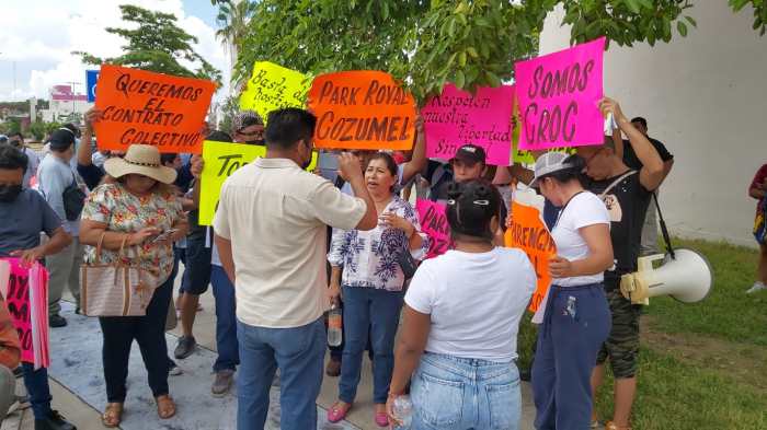 Realizan trabajadores del Royal Park Cozumel manifestación en la Junta de  Conciliación y Arbitraje para que su contrato colectivo sea manejado por la  CROC y no la CTM - Noticaribe