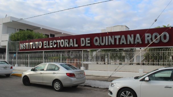 Área de estudio en el estado de Quintana Roo. a) División política y