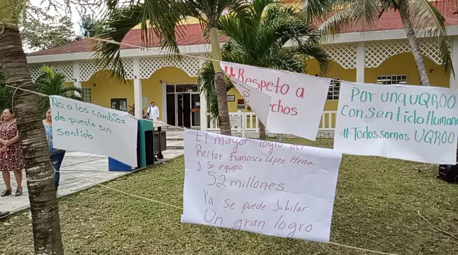 Protestan docentes y estudiantes de la Uqroo Cozumel por acoso laboral -  Noticaribe