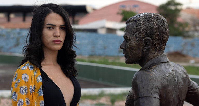 BRASIL | Activista exige retirar estatua del ex futbolista Dani Alves en su natal Juazeiro