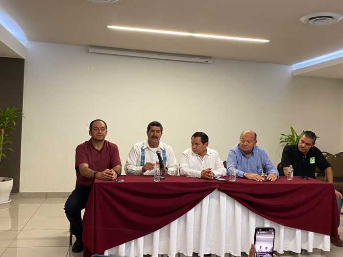 Javier Corral, exgobernador panista asegura que “Huacho” será mejor sucesor de Mauricio Vila que el mismo Renán Barrera - Noticaribe