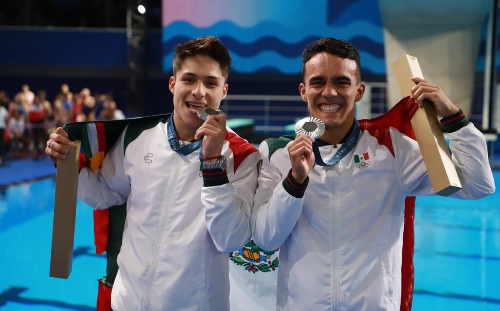 PARIS 2024 Osmar Olvera y Juan Manuel Celaya logran plata en clavados