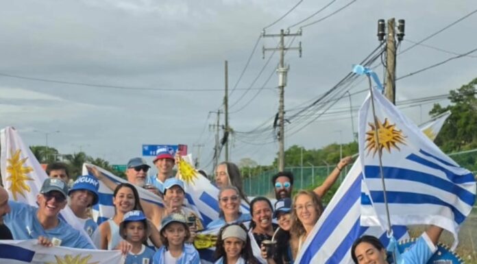 Reciben uruguayos a su selección a las afueras del Fairmont Mayakoba en la Riviera Maya