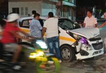 Fuerte choque deja lesionados y cuantiosos daños materiales en la colonia Solidaridad de Chetumal