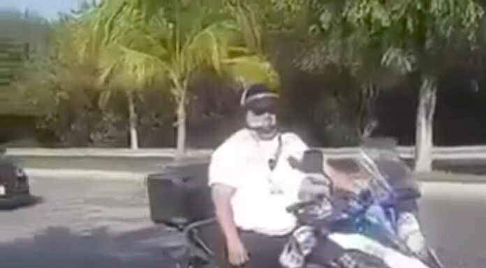Dan de baja a elemento de Tránsito, acusado de pedir ‘mordida’ a turistas en Puerto Juárez