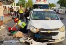 Brutal choque deja a una pareja de motociclistas lesionada de gravedad en Playa del Carmen