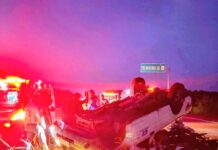 Volcadura desata fuerte movilización de cuerpos de emergencia en el tramo Chetumal-Bacalar