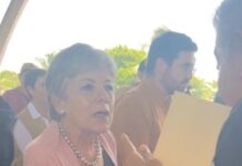 Titular de la Semarnat visita Mahahual tras cancelación del proyecto ‘Perfect Day’; sostiene diálogo con la comunidad