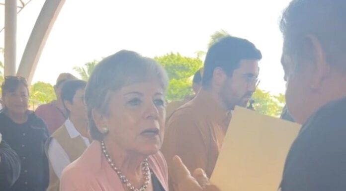 Titular de la Semarnat visita Mahahual tras cancelación del proyecto ‘Perfect Day’; sostiene diálogo con la comunidad